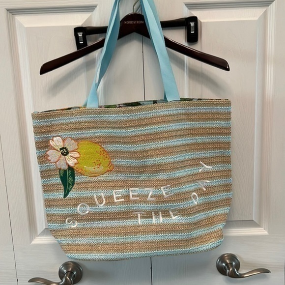 Vera Bradley Handbags - NWT Vera Bradley beach bag